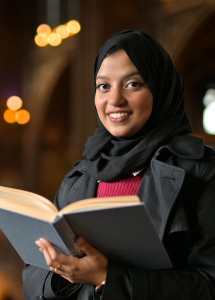 A student stood in John Rylands.